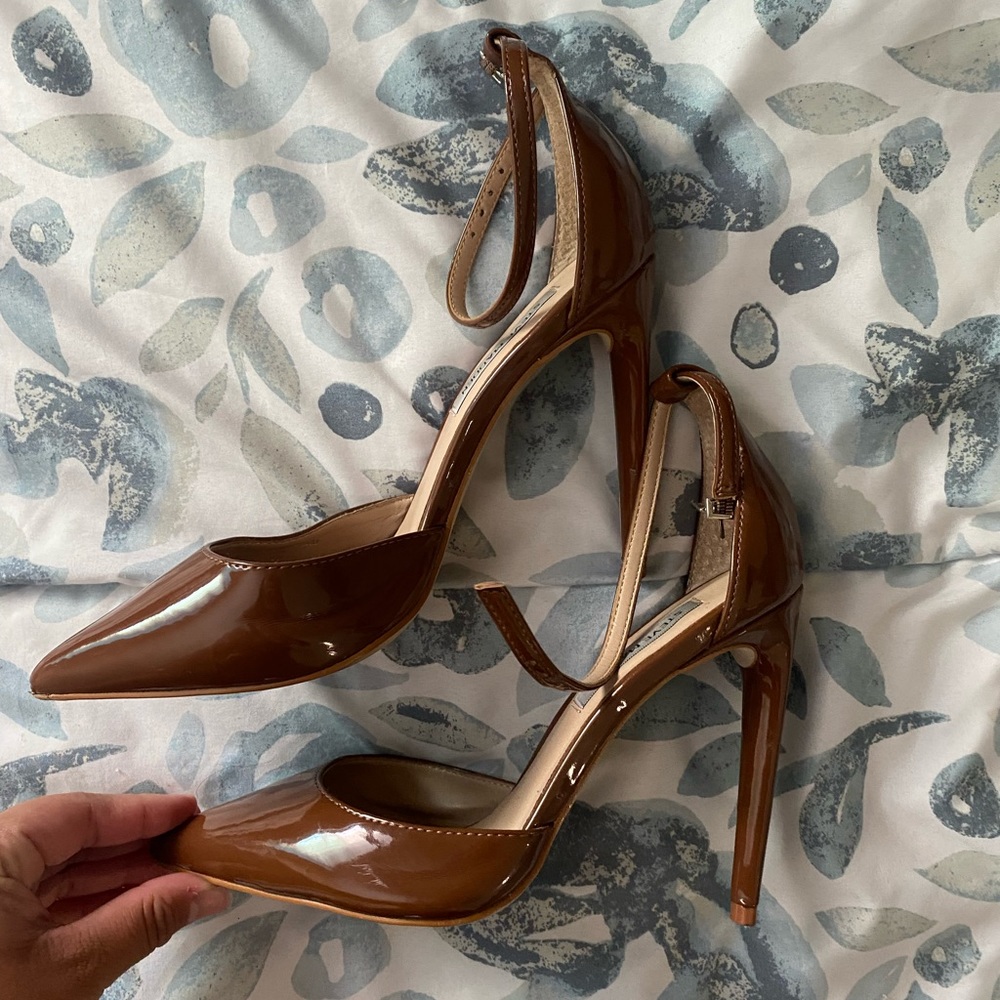 Steve Madden brown gloss heel